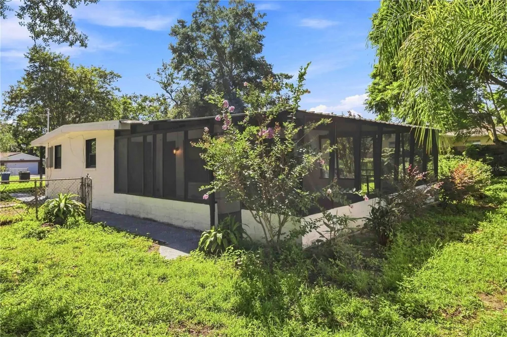 1806 DIERKER DRIVE Valrico, FL 33596