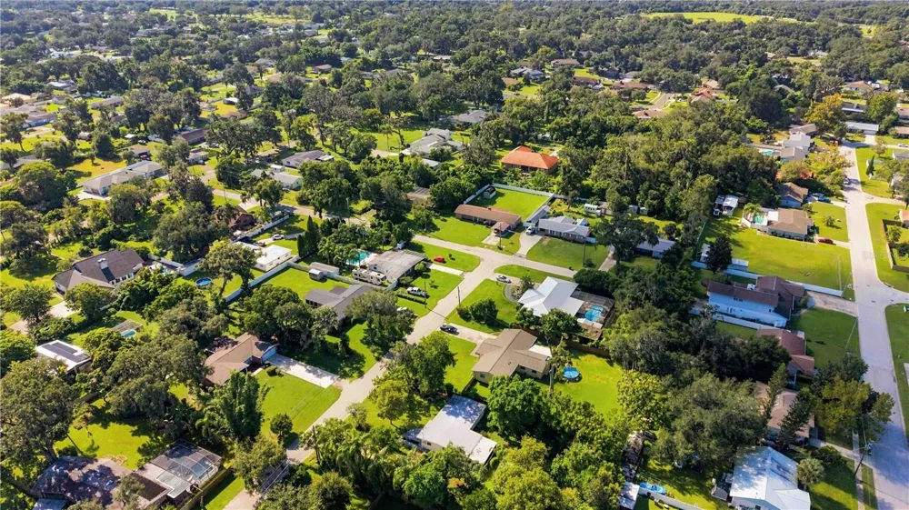 1806 DIERKER DRIVE Valrico, FL 33596