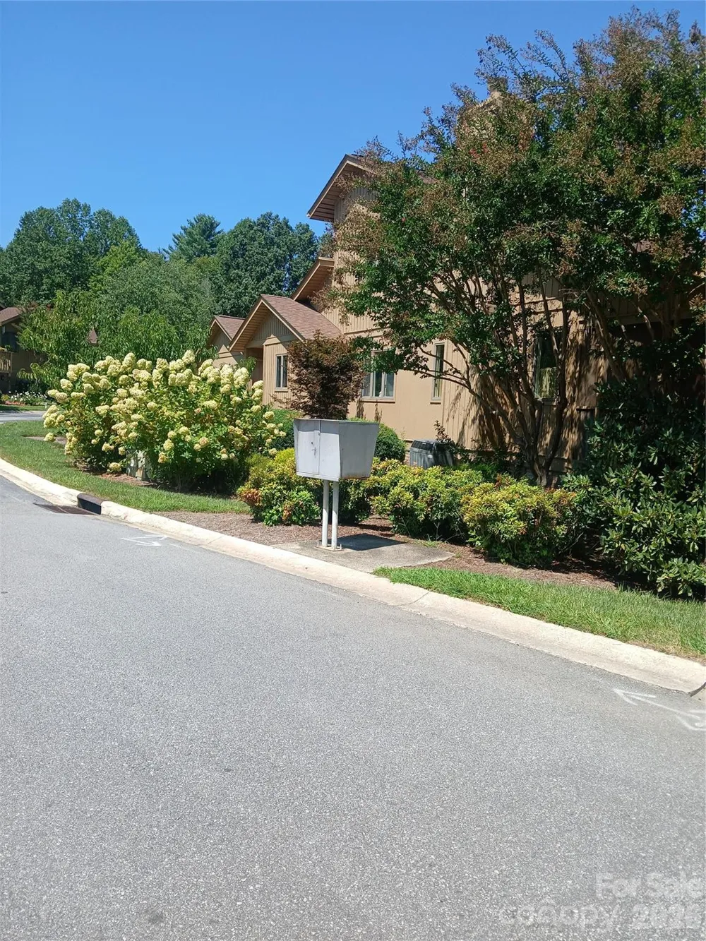 304 red oak Drive Hendersonville, NC 28791