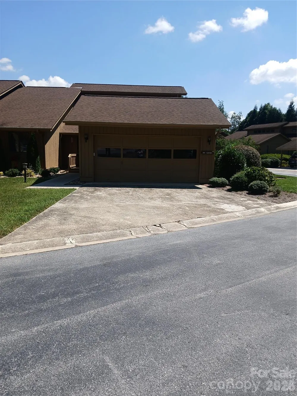 304 red oak Drive Hendersonville, NC 28791