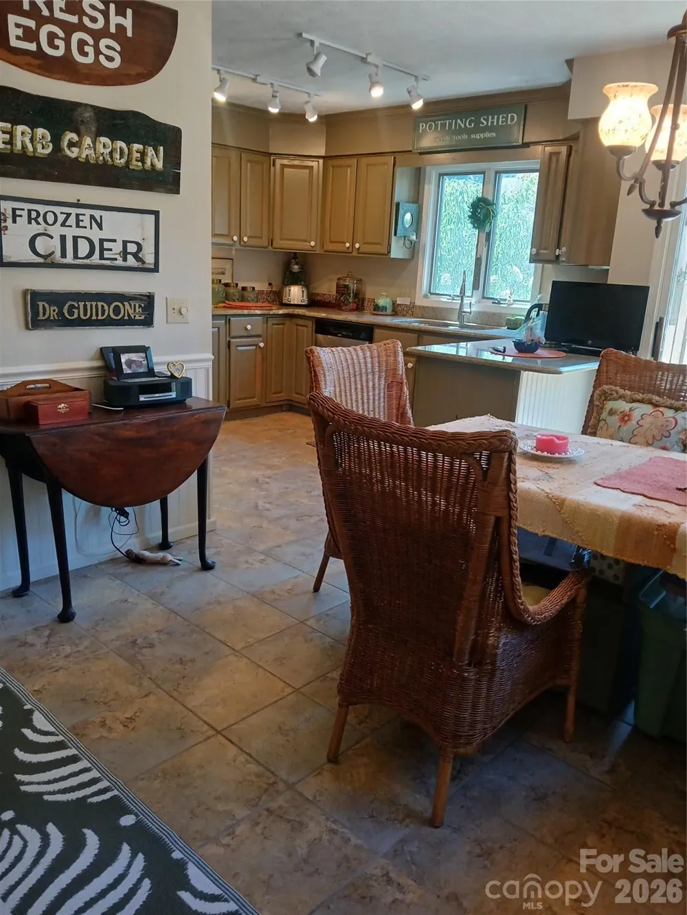 304 red oak Drive Hendersonville, NC 28791