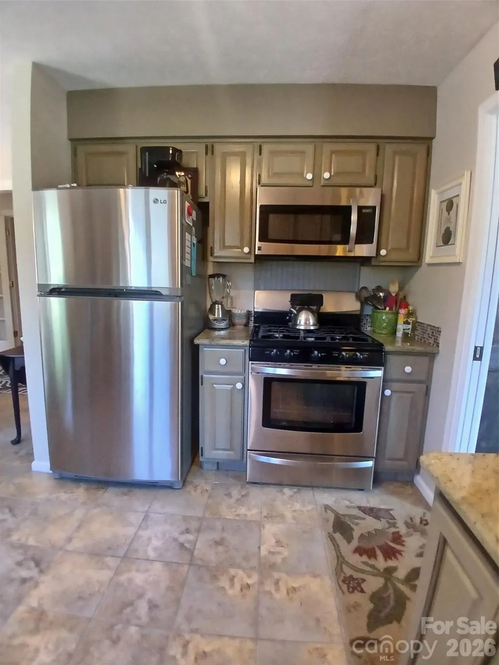 304 red oak Drive Hendersonville, NC 28791