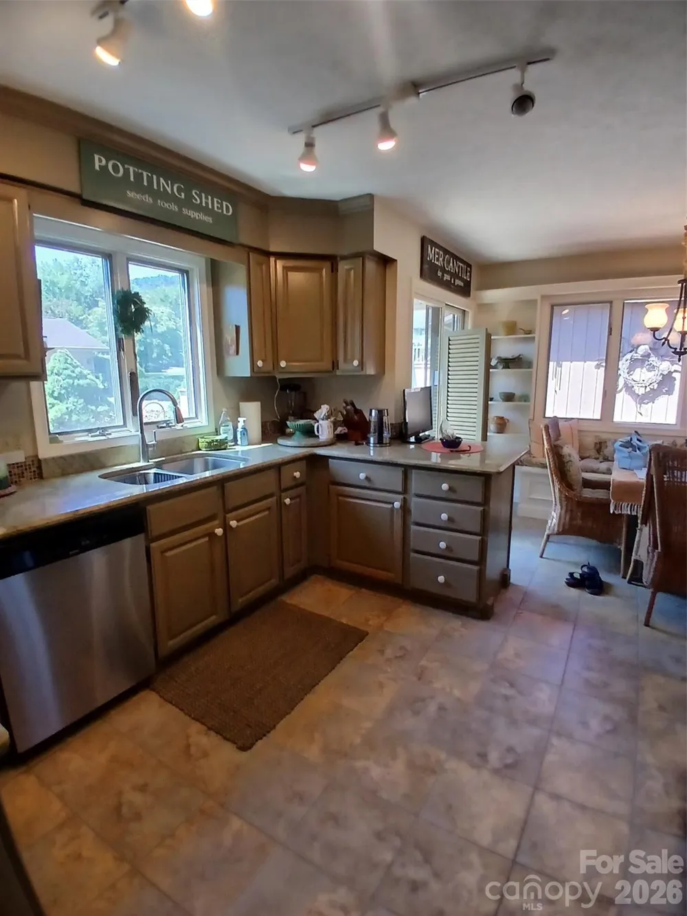 304 red oak Drive Hendersonville, NC 28791