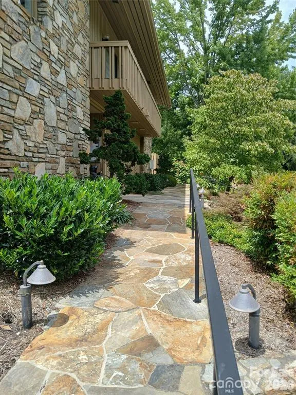 304 red oak Drive Hendersonville, NC 28791