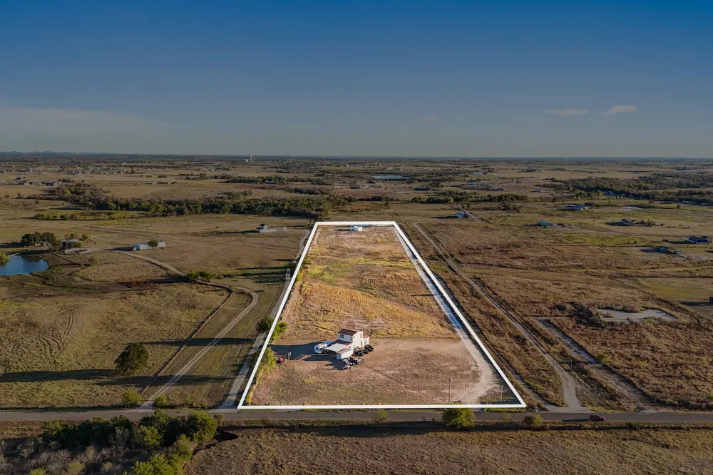 1600 County Road 465 Elgin, TX 78621