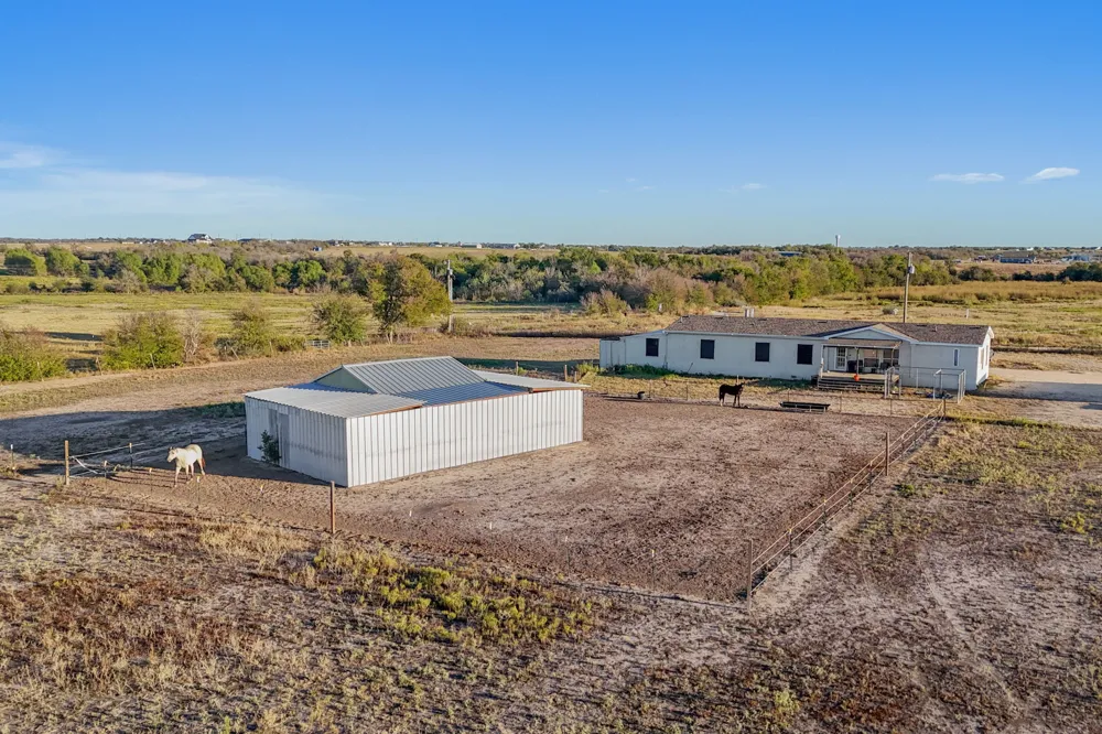 1600 County Road 465 Elgin, TX 78621
