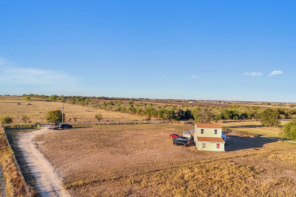 1600 County Road 465 Elgin, TX 78621