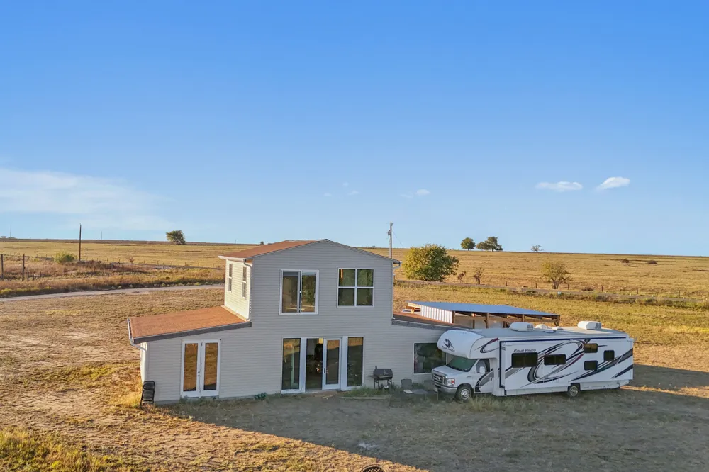 1600 County Road 465 Elgin, TX 78621