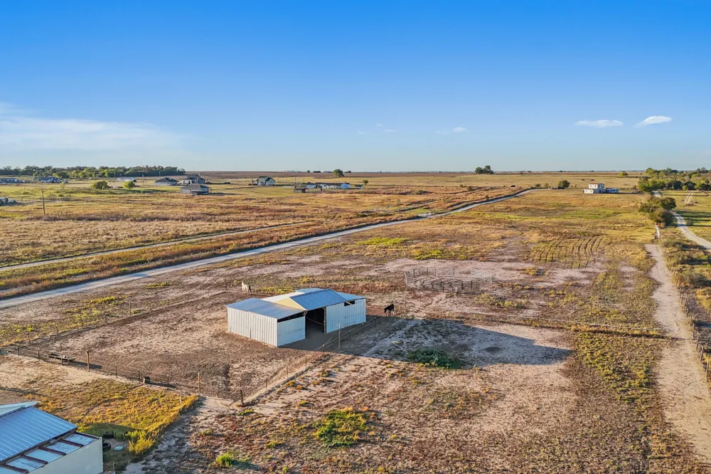 1600 County Road 465 Elgin, TX 78621