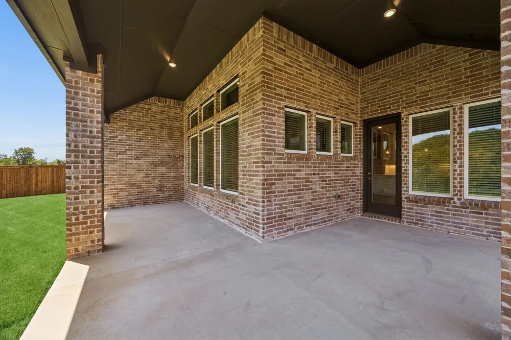 2423 Silver Spring Court Celina, TX 75009