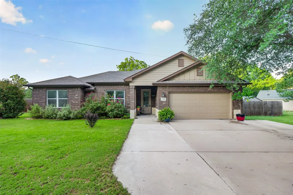 108 Mcanear Street Cleburne, TX 76033