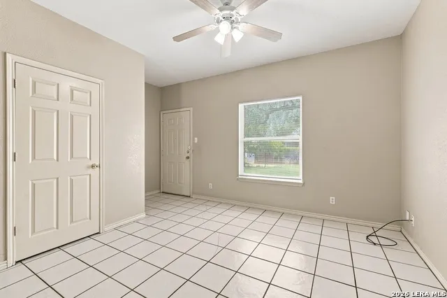 4614 SWANN LN San Antonio, TX 78219
