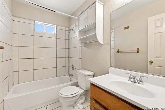 4614 SWANN LN San Antonio, TX 78219