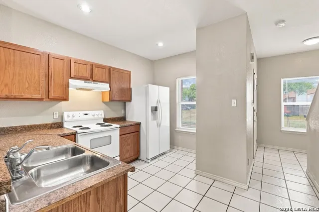 4614 SWANN LN San Antonio, TX 78219