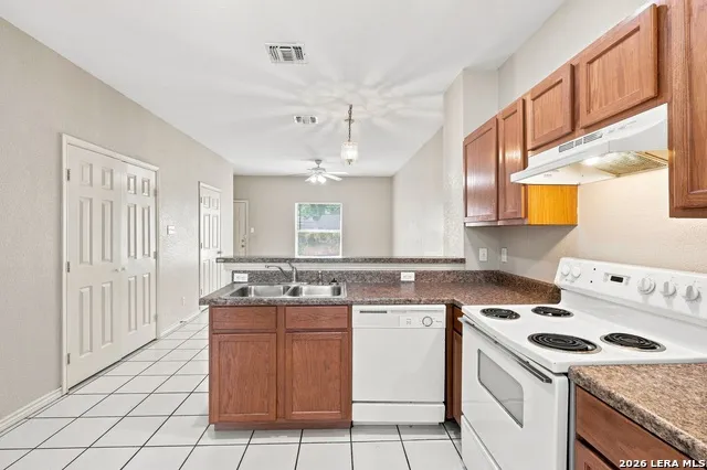 4614 SWANN LN San Antonio, TX 78219