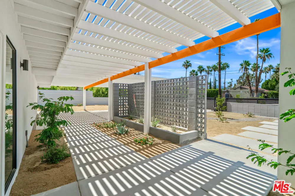 1979 E Alejo Road Palm Springs, CA 92262