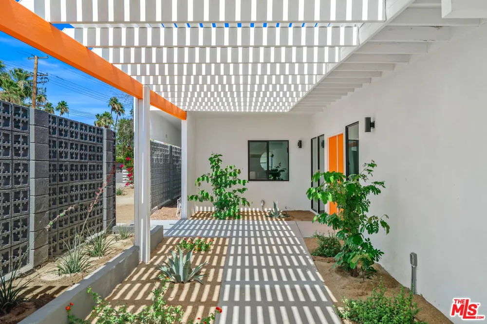 1979 E Alejo Road Palm Springs, CA 92262