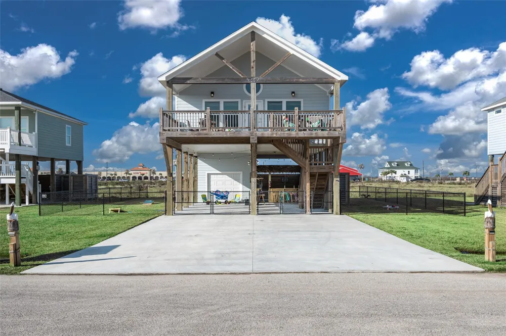 2285 E Lobster Street Crystal Beach, TX 77650