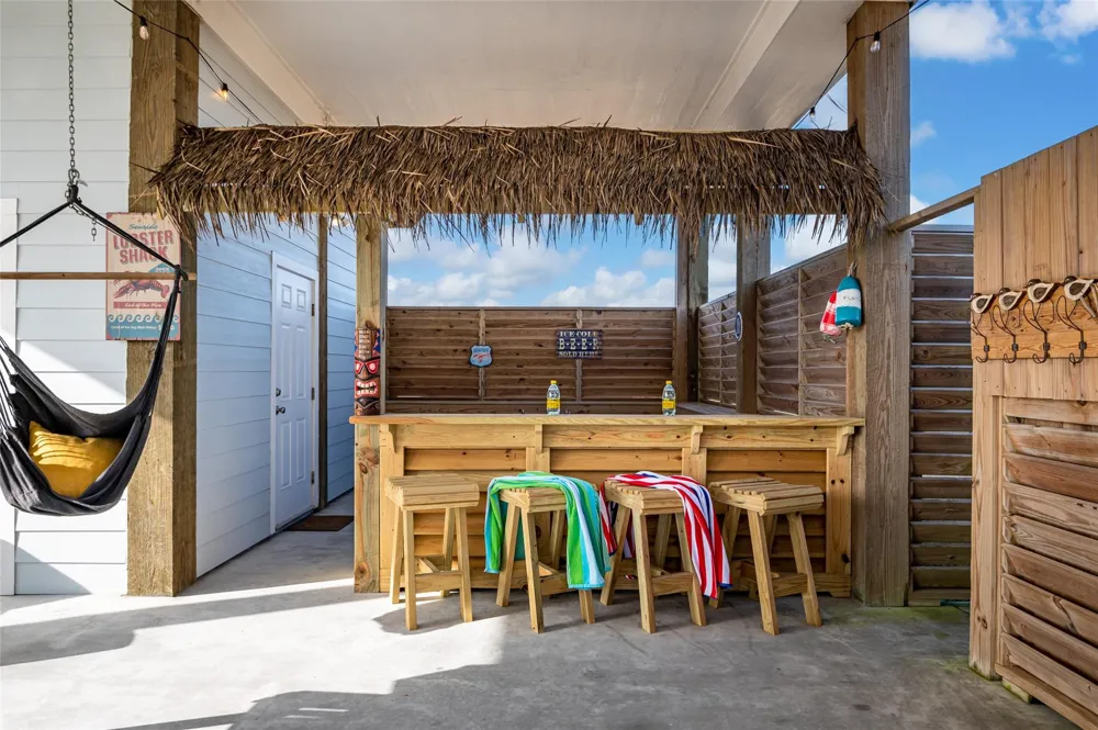 2285 E Lobster Street Crystal Beach, TX 77650