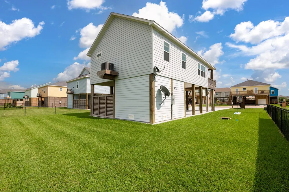 2285 E Lobster Street Crystal Beach, TX 77650