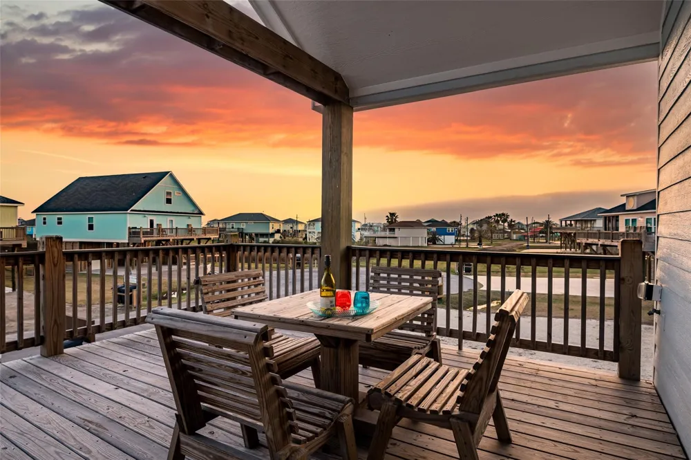 2285 E Lobster Street Crystal Beach, TX 77650