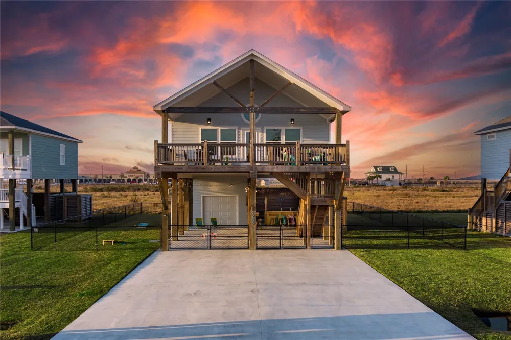2285 E Lobster Street Crystal Beach, TX 77650