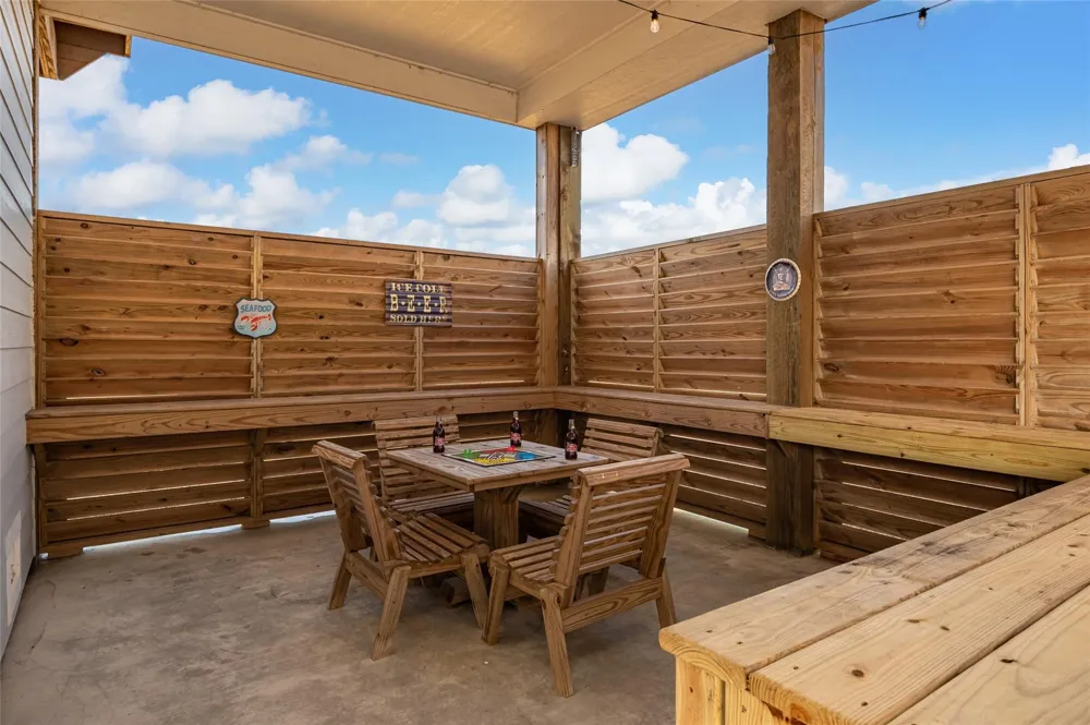 2285 E Lobster Street Crystal Beach, TX 77650