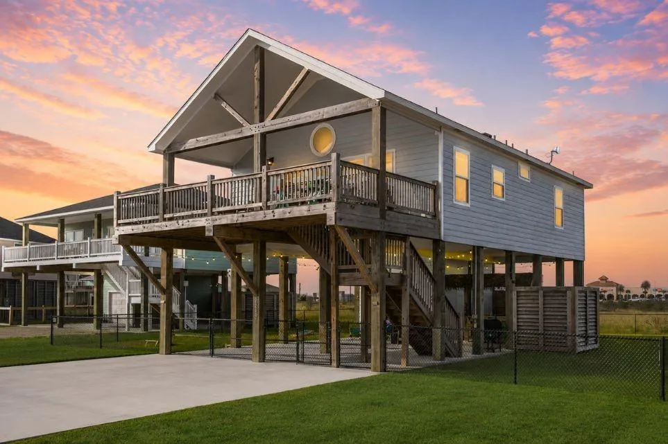 2285 E Lobster Street Crystal Beach, TX 77650