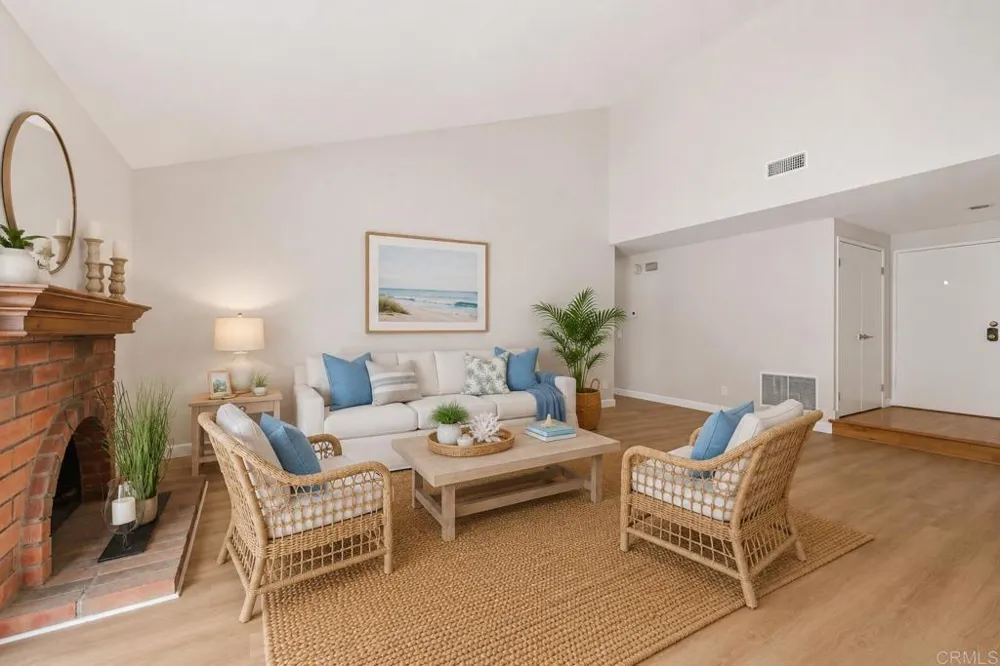745 Blackhawk Cir Vista, CA 92081