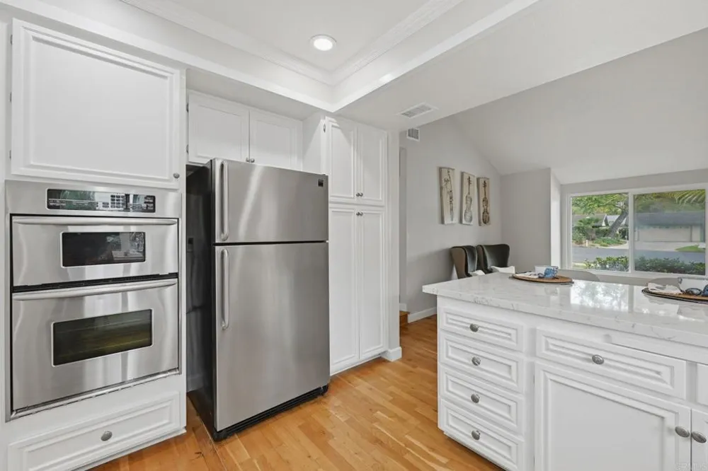 745 Blackhawk Cir Vista, CA 92081