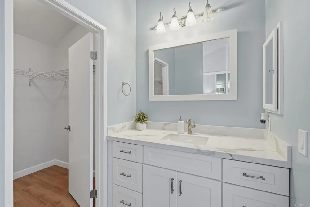 745 Blackhawk Cir Vista, CA 92081