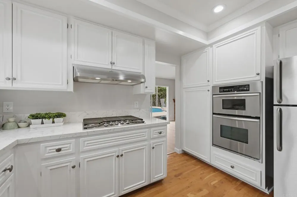 745 Blackhawk Cir Vista, CA 92081
