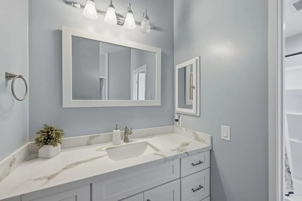 745 Blackhawk Cir Vista, CA 92081