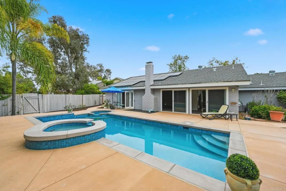 745 Blackhawk Cir Vista, CA 92081
