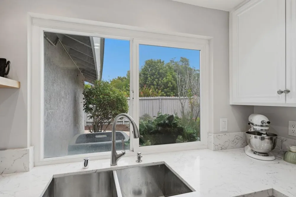 745 Blackhawk Cir Vista, CA 92081
