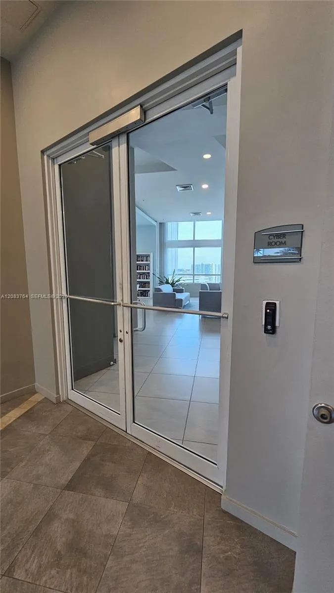 1900 Bayshore Dr #1617 Miami, FL 33132