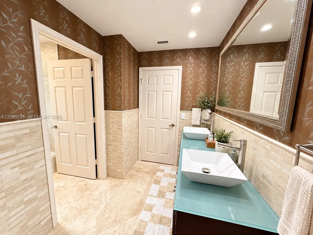 1165 Manor Ct Weston, FL 33326