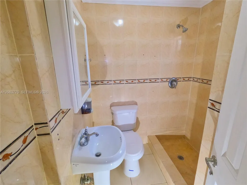1790 W 58th St #6 Hialeah, FL 33012