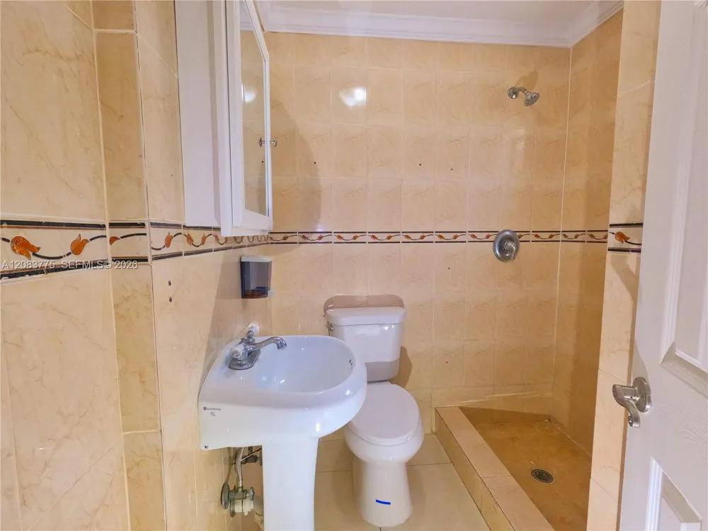 1790 W 58th St #6 Hialeah, FL 33012