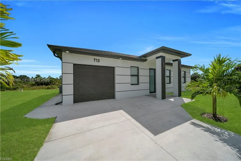 711 Roma Ave Lehigh Acres, FL 33974