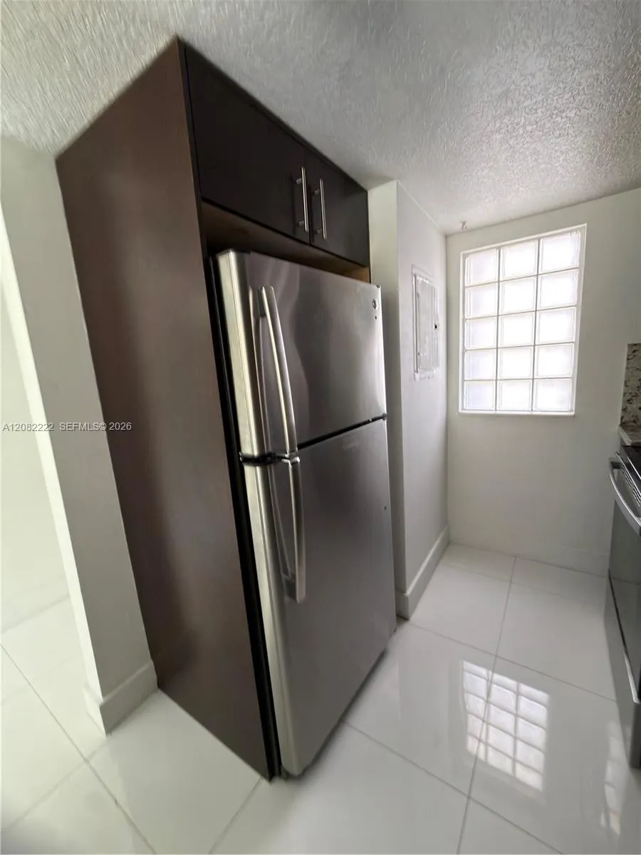 695 SW 11th St #204 Miami, FL 33129