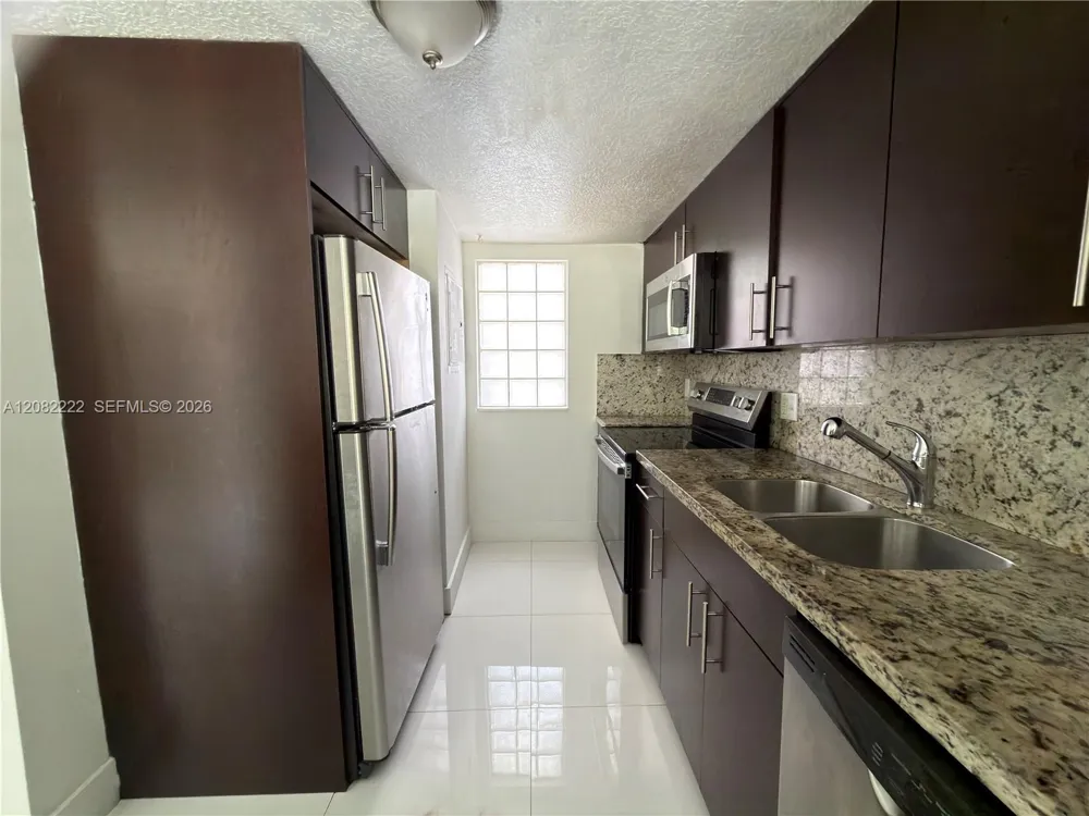 695 SW 11th St #204 Miami, FL 33129