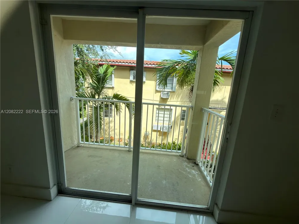 695 SW 11th St #204 Miami, FL 33129