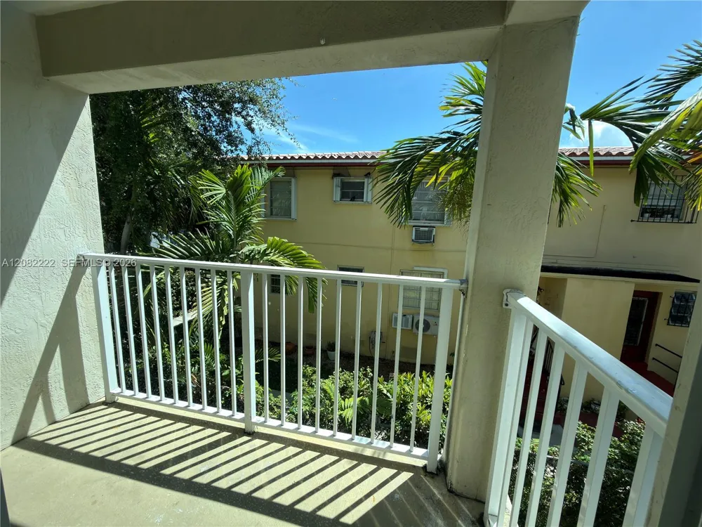 695 SW 11th St #204 Miami, FL 33129