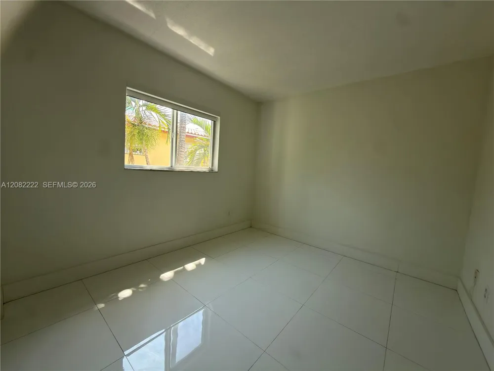 695 SW 11th St #204 Miami, FL 33129