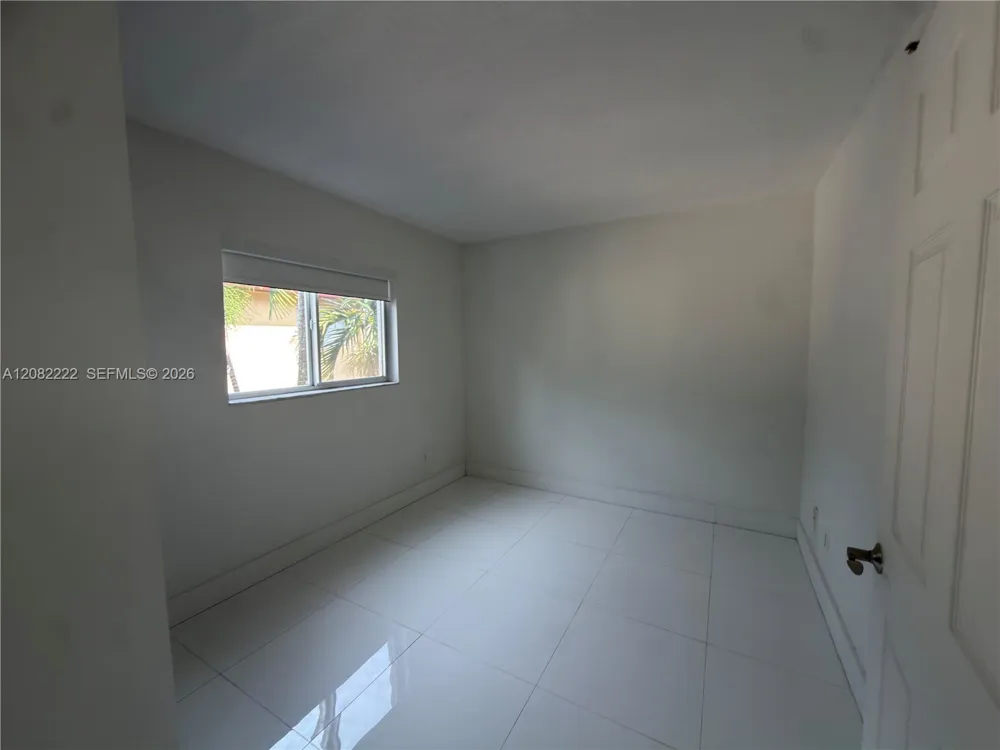 695 SW 11th St #204 Miami, FL 33129
