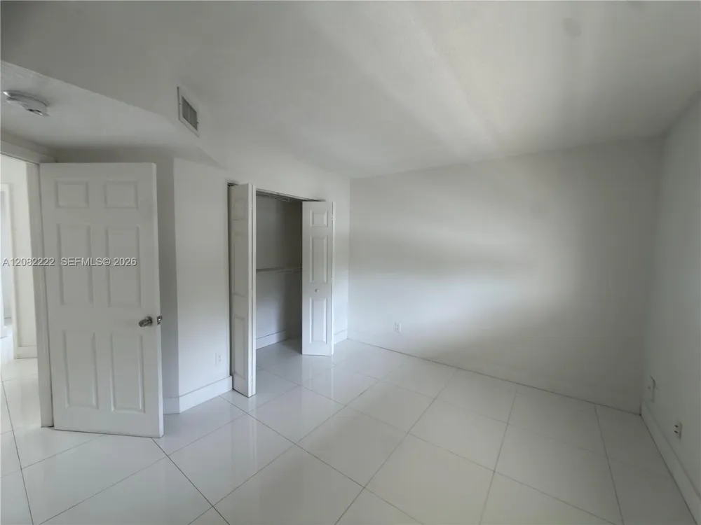 695 SW 11th St #204 Miami, FL 33129