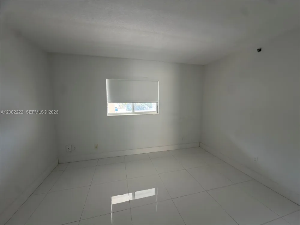 695 SW 11th St #204 Miami, FL 33129