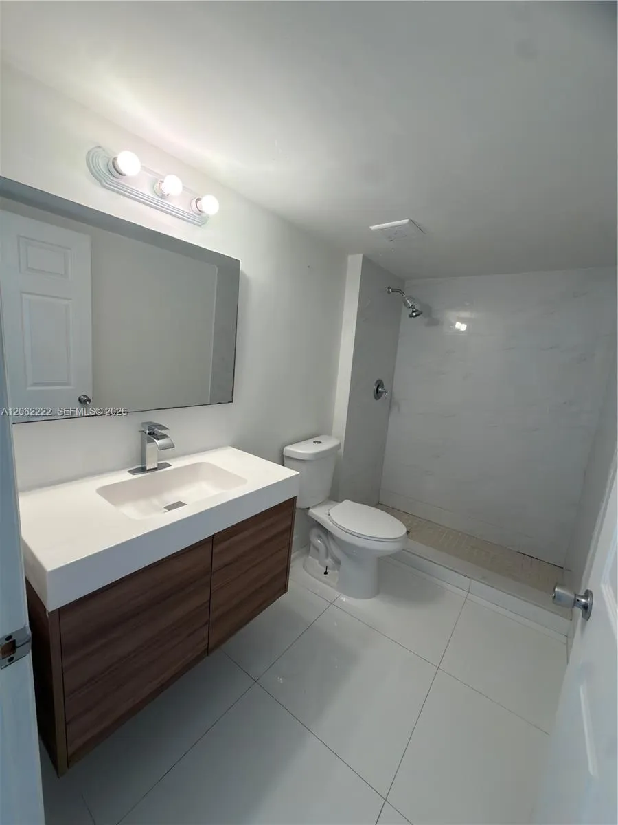 695 SW 11th St #204 Miami, FL 33129
