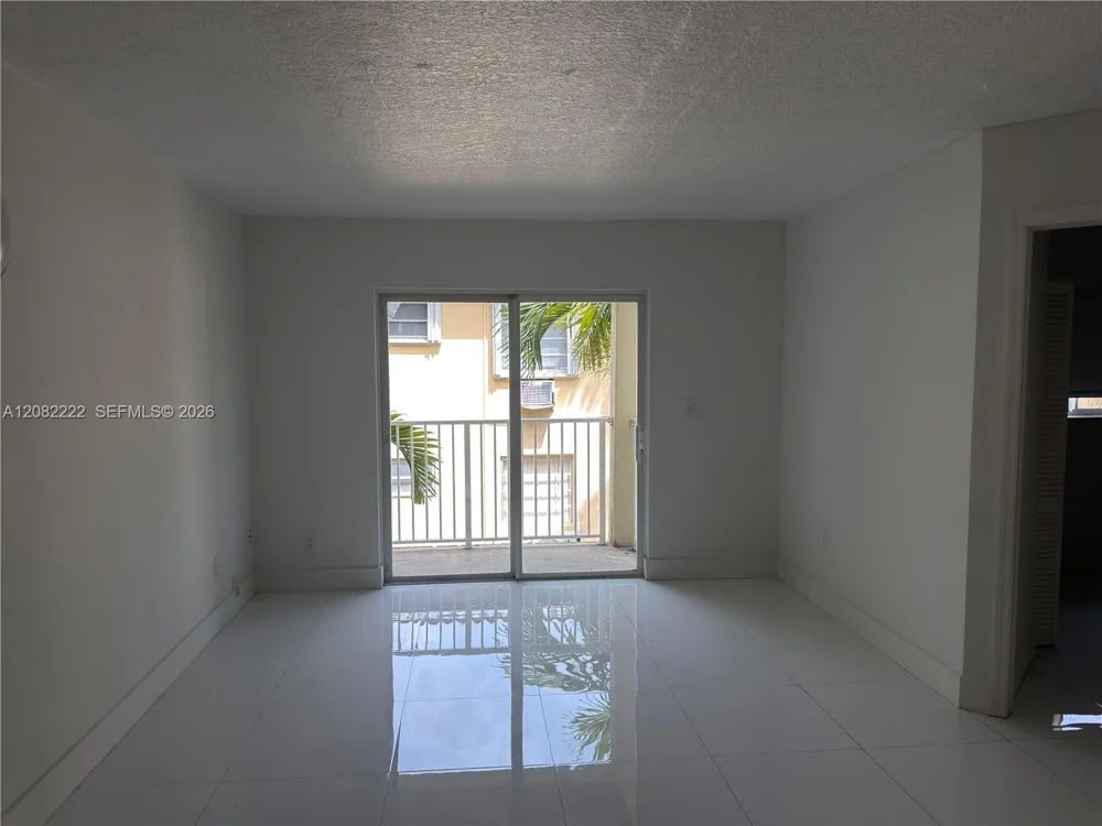 695 SW 11th St #204 Miami, FL 33129